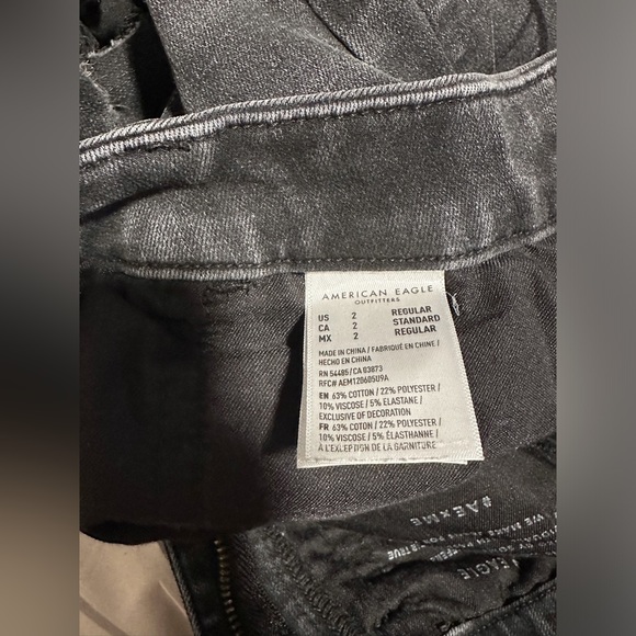 Women’s American Eagle Jeans - size 2 - Picture 3 of 3